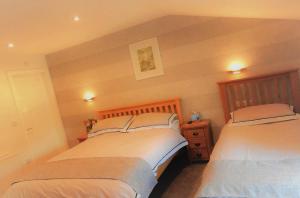 Кровать или кровати в номере The Saxon Inn