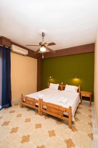 A bed or beds in a room at Southgate Apartments