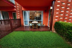 O grădină în afara Home & Garden with stunning view