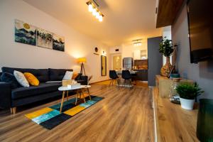 O bucătărie sau chicinetă la Home & Garden with stunning view
