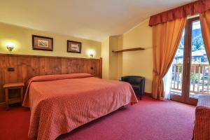 Postel nebo postele na pokoji v ubytování Hotel Crampon