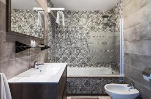 a bathroom with a sink and a tub and a toilet at MarbellaTown in Marbella