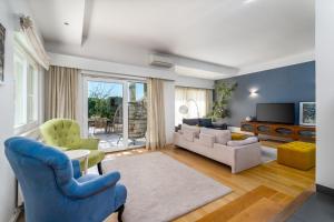Posedenie v ubytovaní New - Villa Nina with private 32 sqm heated pool, 5 bedrooms, fun zone, 850m from the beach