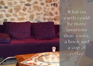 A seating area at Valtsiora guesthouse