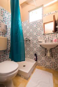 A bathroom at Southgate Apartments
