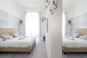 A bed or beds in a room at White Gioberti Apartments