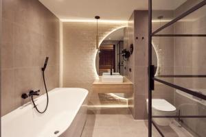 Koupelna v ubytování Van der Valk Hotel Groningen Zuidbroek