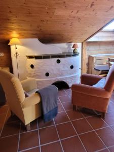 Ein Sitzbereich in der Unterkunft City Apartment Hornblick