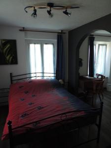 Rúm í herbergi á Hotel de la Gare