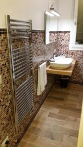 a bathroom with a sink and a mirror at Casa Mafalda in Chioggia