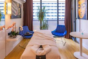 Posezení v ubytování Orbi City Hotel Official