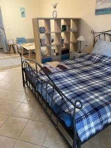 A bed or beds in a room at Tiny Bijou Sea View studio - Santa Marina - Sozopol