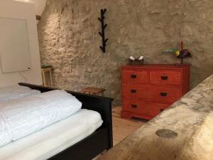 Ένα ή περισσότερα κρεβάτια σε δωμάτιο στο La Cachette