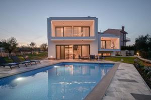Basen w obiekcie Luxury Villa Ante with pool lub w pobliżu