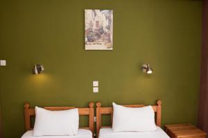 A bed or beds in a room at Southgate Apartments