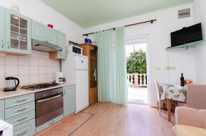 Kuchyň nebo kuchyňský kout v ubytování Apartments Mijatovic