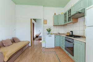 Kuchyň nebo kuchyňský kout v ubytování Apartments Mijatovic