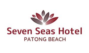 een bord voor een hotelstrand met 7 zeeën bij Seven Seas Hotel in Patong Beach