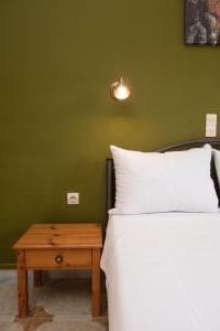 A bed or beds in a room at Southgate Apartments