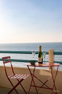 Gallery image of Le COURLIS vue panoramique sur la mer, balcons in Ault