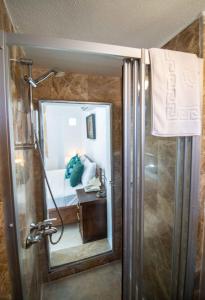 Koupelna v ubytování Turay Hotel