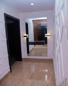 Gambar di galeri bagi Hotel Capitol di Ikeja