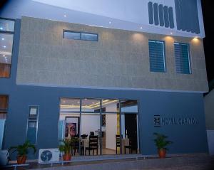Gambar di galeri bagi Hotel Capitol di Ikeja