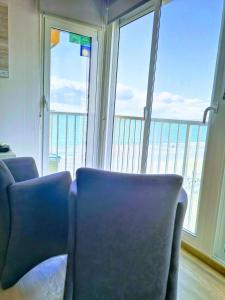 two chairs in a room with a view of the ocean at La Mamma Mía in Benidorm