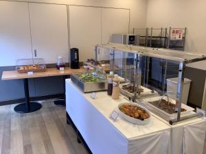 HOTEL BB fast Yonezawa tesisinde mutfak veya mini mutfak