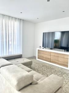 a living room with a couch and a flat screen tv at Villa Cassolino in Ribeira Brava