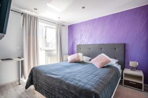 Postel nebo postele na pokoji v ubytování Deluxe Apartments Franjkovic