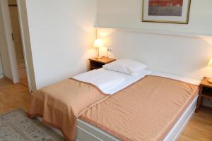 Postel nebo postele na pokoji v ubytování Traveller Hotel