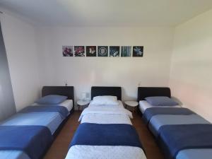 En eller flere senge i et værelse på DreamHouse