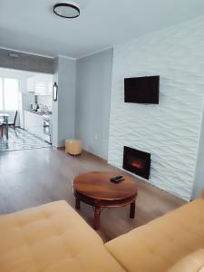 TV a/nebo společenská místnost v ubytování Milmar apartman