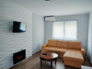 TV a/nebo společenská místnost v ubytování Milmar apartman
