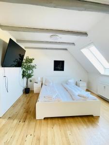 Postel nebo postele na pokoji v ubytování aday - Reberbansgade Apartment Suite