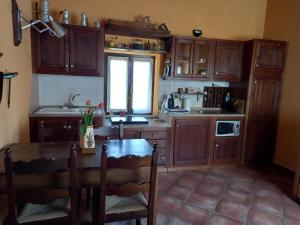 A kitchen or kitchenette at Natura e relax