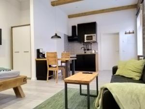 Köök või kööginurk majutusasutuses Ferienwohnungen Ribnitz-Damgarten (FR)