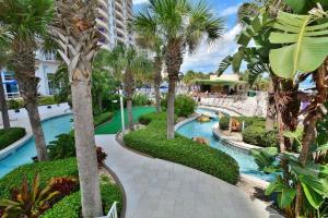 una piscina en el complejo con palmeras en Unit 2224 Ocean Walk - 3 Bedroom Ocean Front, en Daytona Beach