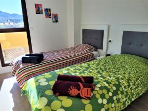 - 2 lits installés l'un à côté de l'autre dans une chambre dans l'établissement Los Flamencos Sea View Apartment, à Carthagène