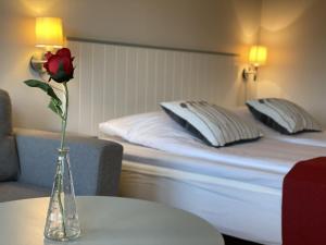 Postel nebo postele na pokoji v ubytování Nordby Hotell