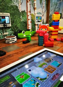 a room with a video game on the floor at Hotel Rudnik in Grudziądz