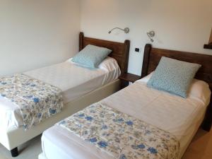 سرير أو أسرّة في غرفة في Crotto Regina