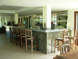 Lounge nebo bar v ubytování Charming Apartment in Tambon Bo Put, 47 m², shared pool