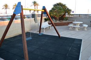 Fotografia z galérie ubytovania Seafront fully renovated apart amazing terrace v destinácii Cunit
