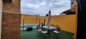 a patio with a table and chairs and a pool at La Dama del Quijote in El Toboso