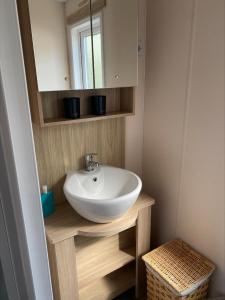Kylpyhuone majoituspaikassa Vakantiepark Kijkduin - 870