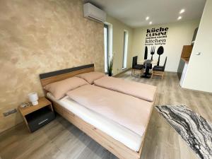 Posteľ alebo postele v izbe v ubytovaní Apartmány Katalin