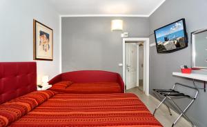 Łóżko lub łóżka w pokoju w obiekcie City Hotel