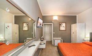 Łóżko lub łóżka w pokoju w obiekcie City Hotel